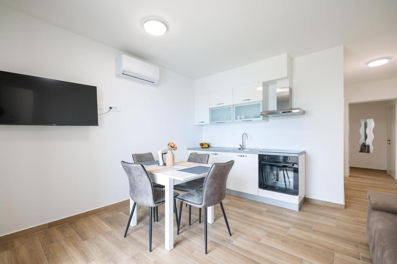 Beachfront Apartments Tic With Seaview Miletici Exterior foto