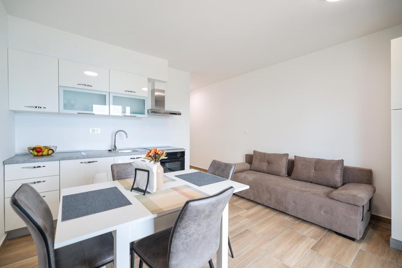 Beachfront Apartments Tic With Seaview Miletici Exterior foto